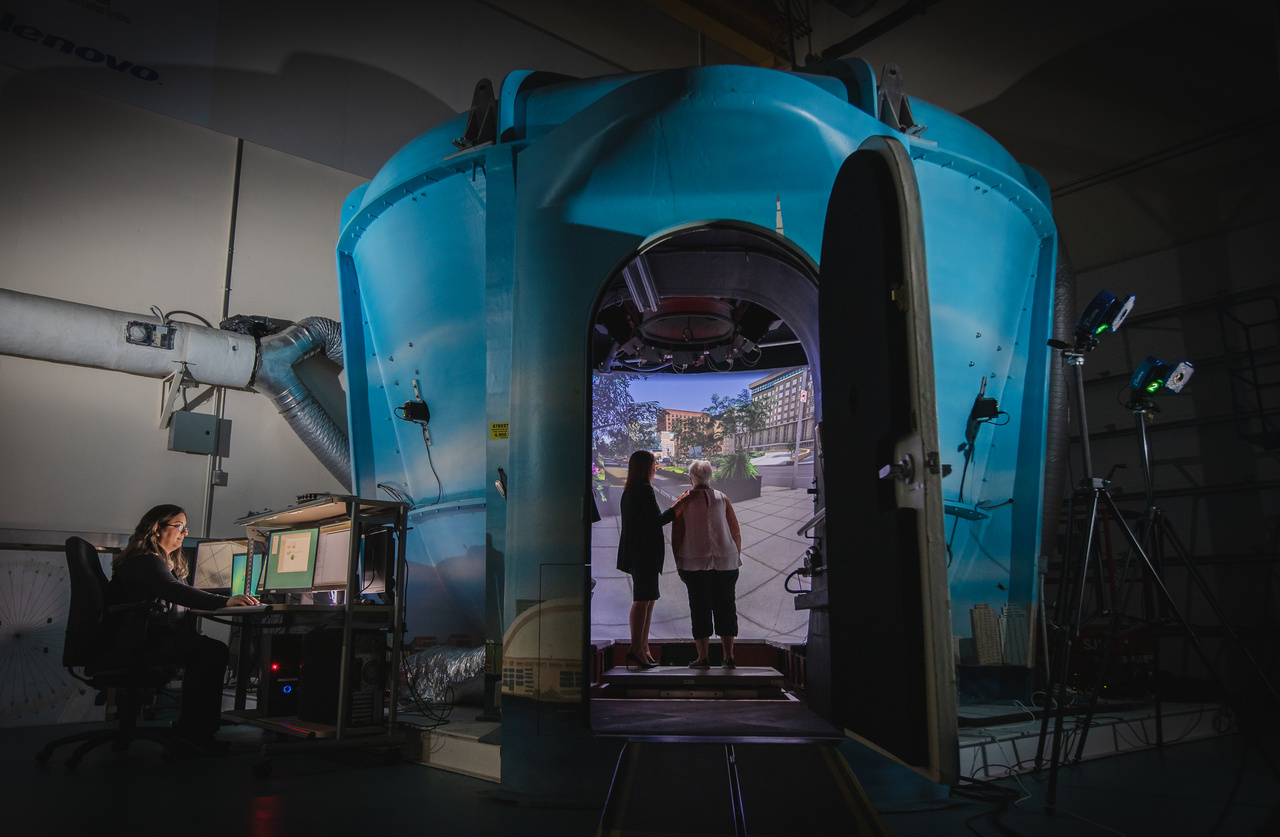 Can hearing aids support balance under common multitasking conditions?