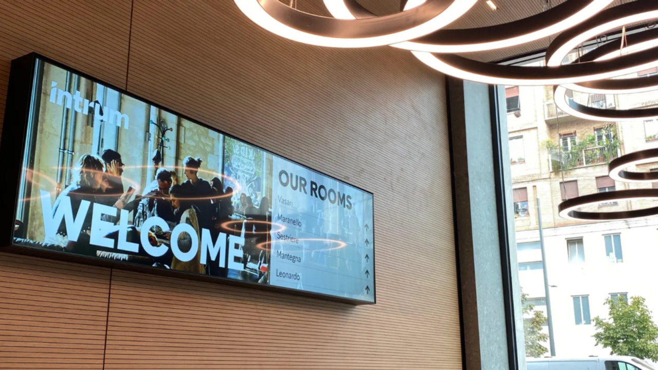 How HR Departments Can Use DIGITAL SIGNAGE to Reinvent Internal Communication