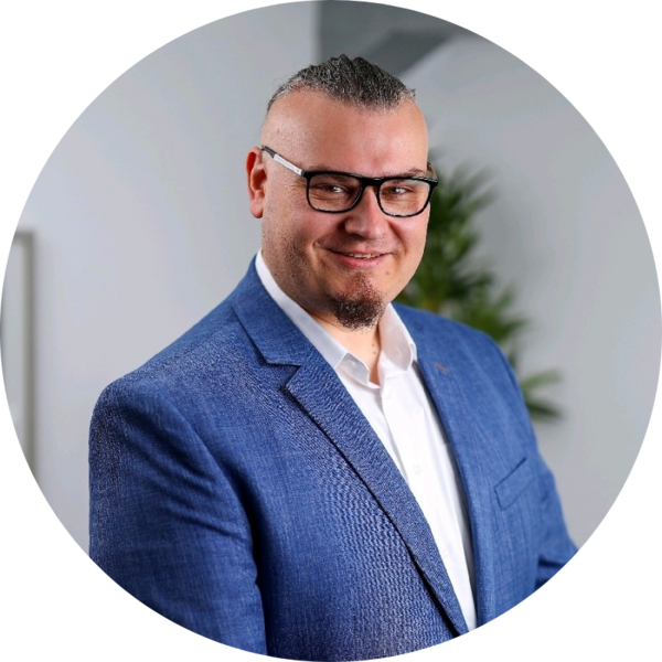 Go to the profile of Lukasz Szymona