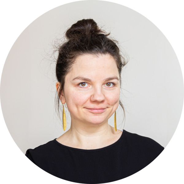 Go to the profile of Claudia Jonov