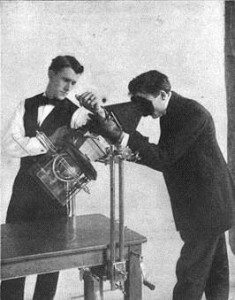 X-rays : a tale of bones, molecules and mummies