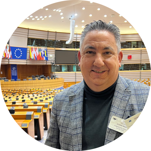 Go to the profile of Oliver Mack