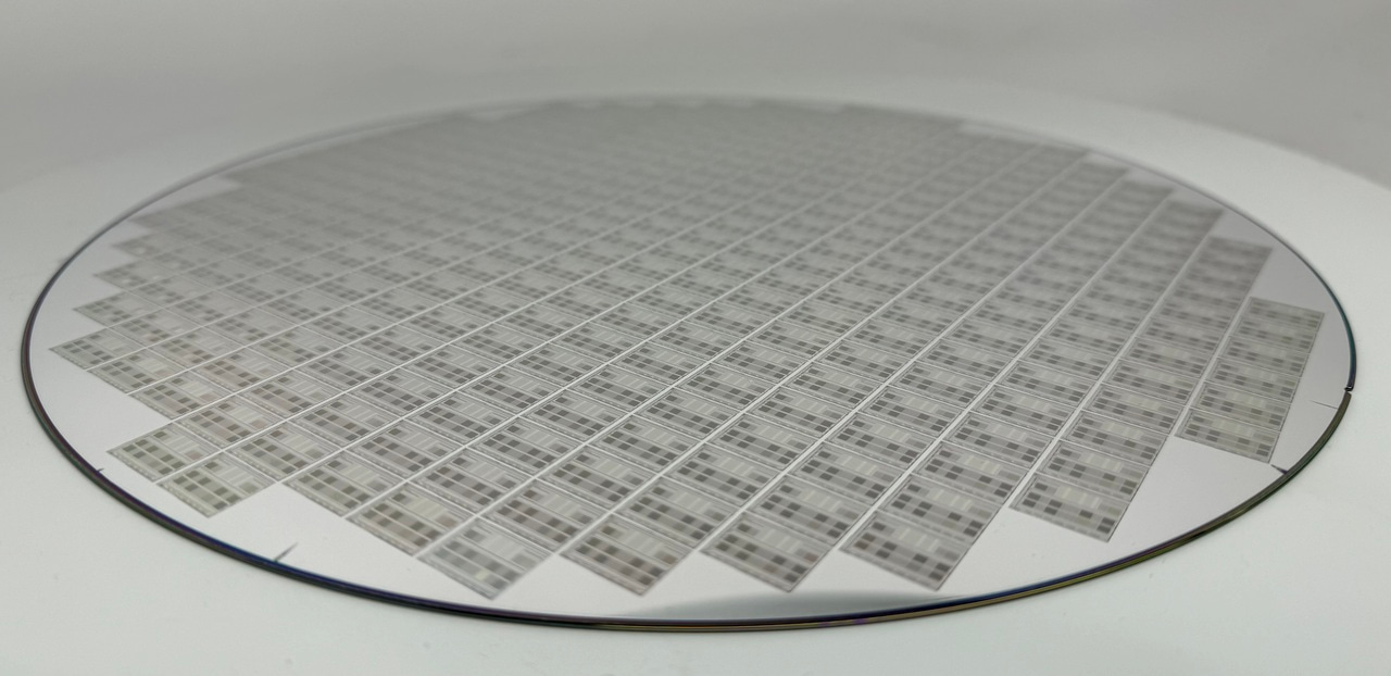 Memristive system-on-a-chip for intelligent wireless communications