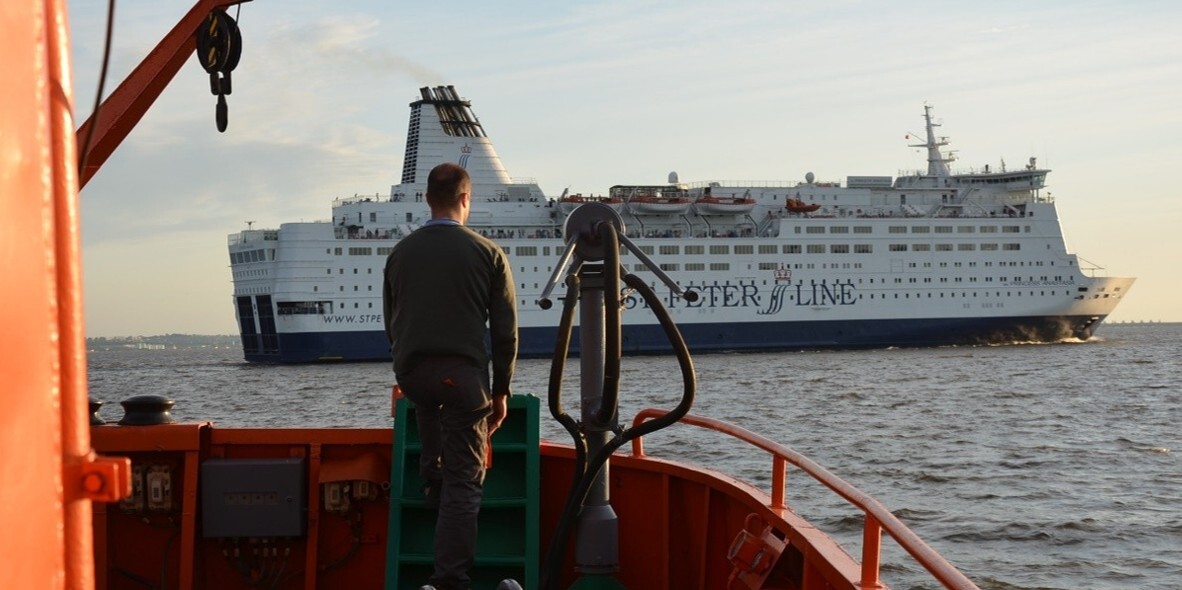   Solving the mystery of unexpected methane plumes in the Neva Bay shipping lane