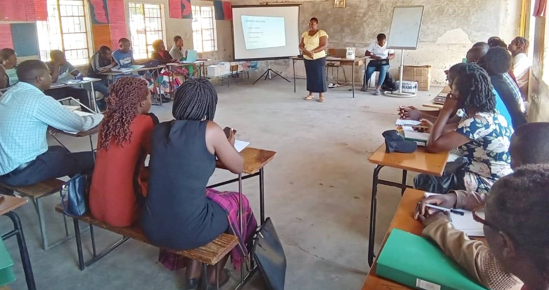 Vimbainashe Chiaturo facilitating Teacher Training for the Matusadona Young Conservation Leaders.
