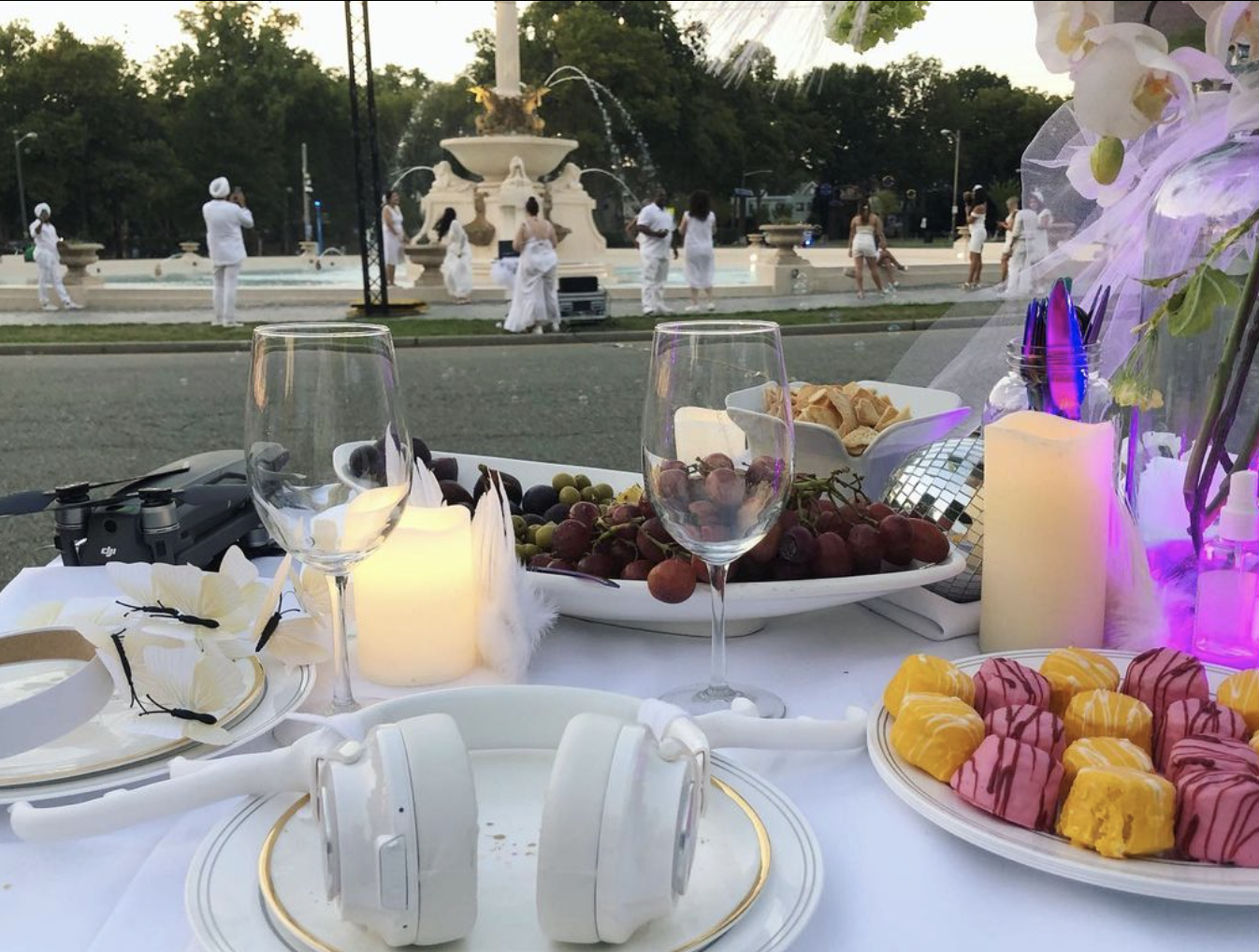Diner En Blanc before sunset