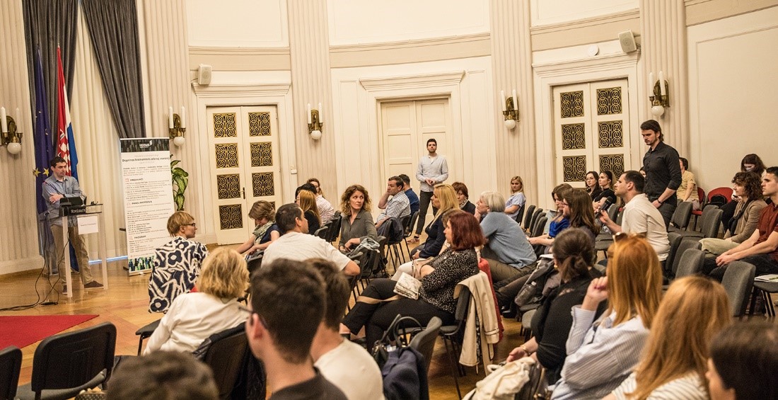 Photo of questions from the audience during the lecture of Assoc. Prof. Nenad Malenica "Green Revolution 2.0"