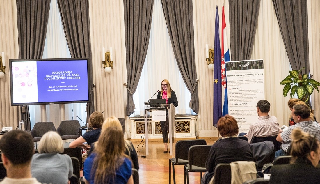 Photo of Asst. Prof. Aleksandra Maršavelski during her talk ''Degradation of bioplastics based on polylactic acid"
