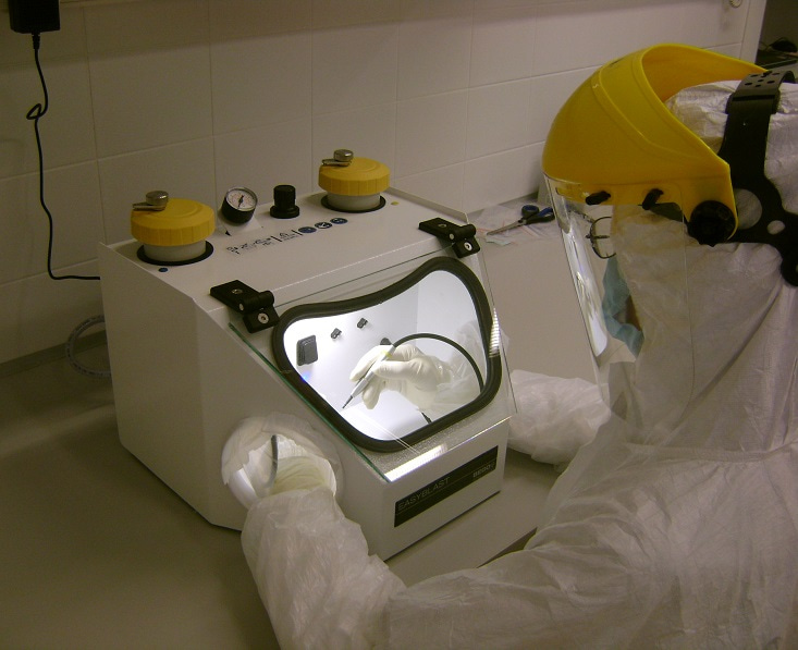 Work in the ancient DNA laboratory, sample preparation.