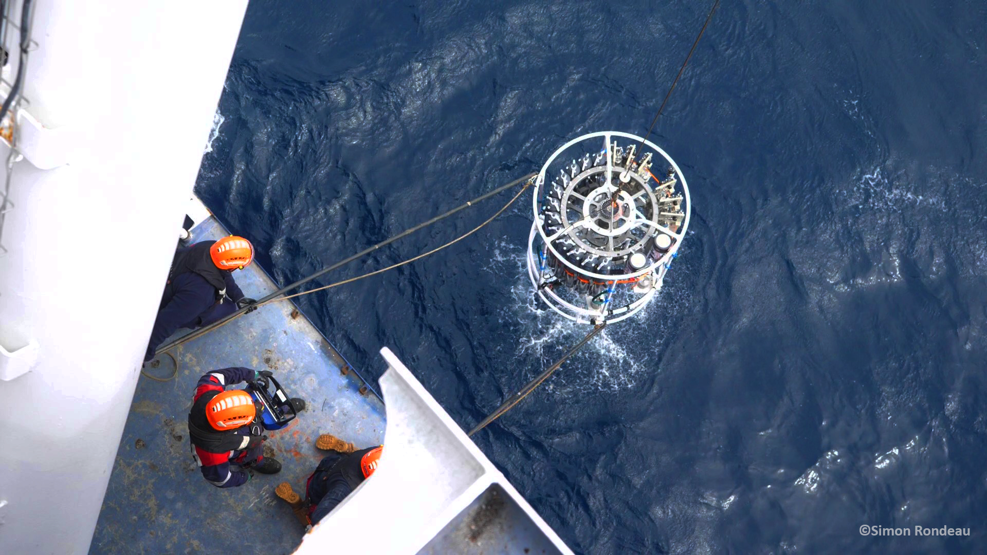 Seawater sampling down to 1,000 meters depth