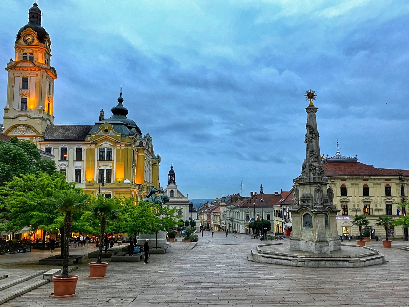 Photo showing a city square.
