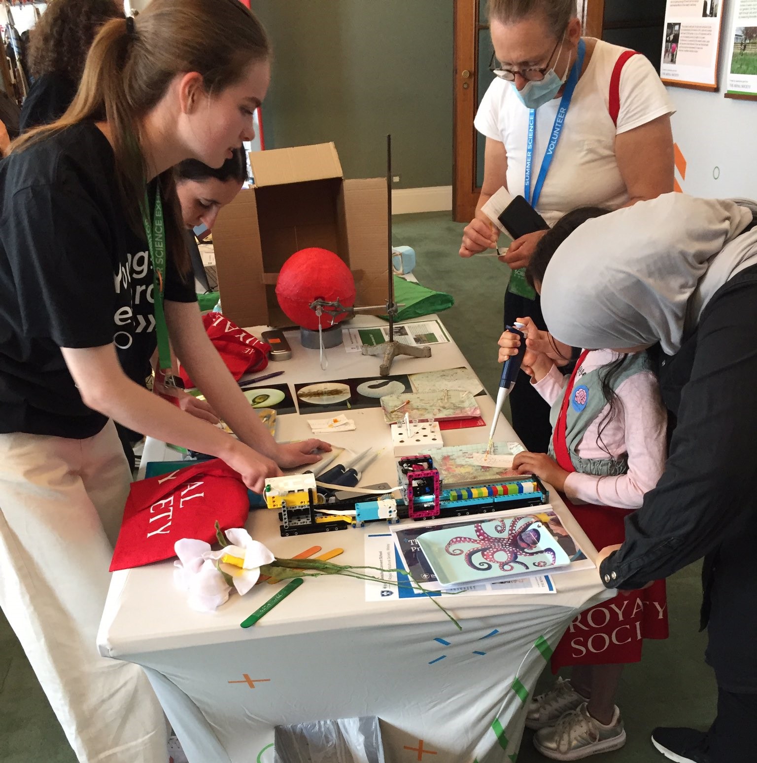 Students from Beaulieu Convent School presenting at RSSSE 2022