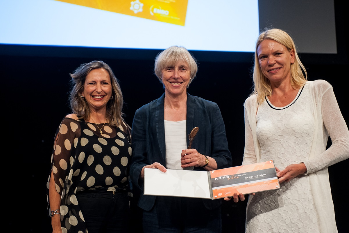 Cecília Arraiano and Gerlind Wallon present the FEBS | EMBO Women in Science Award to Caroline Dean (Norwich, UK).