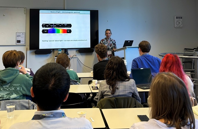 Ulrike Endesfelder standing by monitor screen.