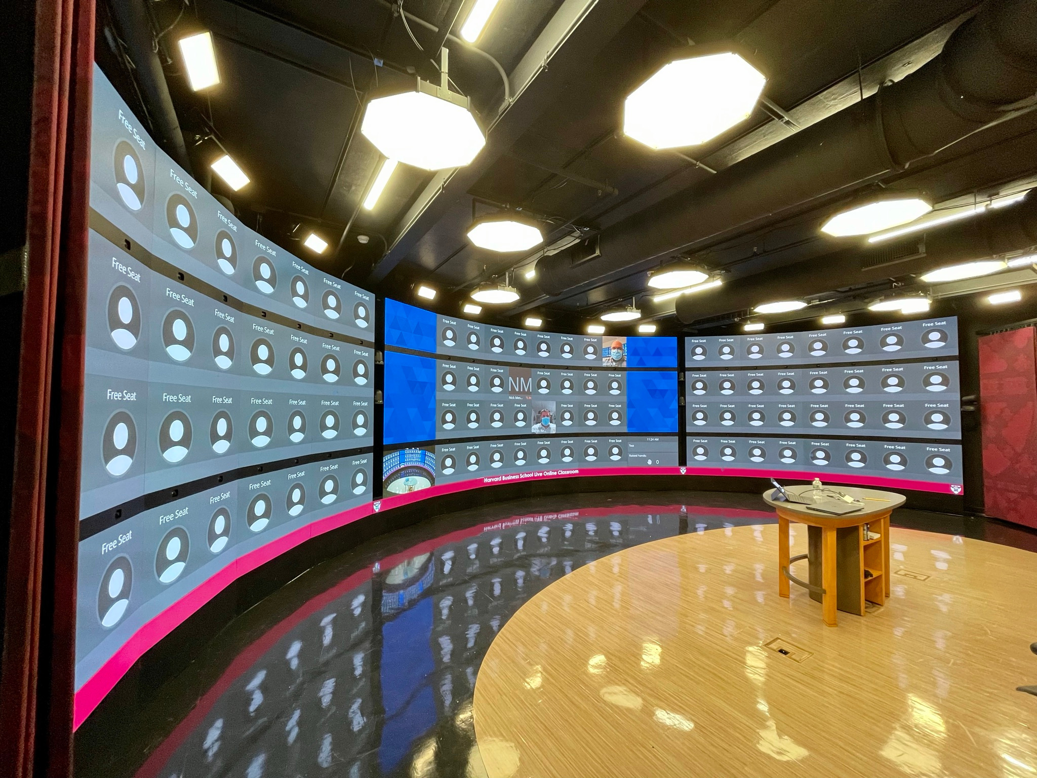 Large Curved dvLED Video Wall