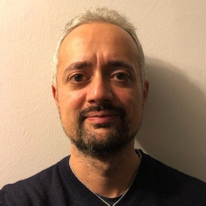 Portrait photo of Professor Loris Rizzello