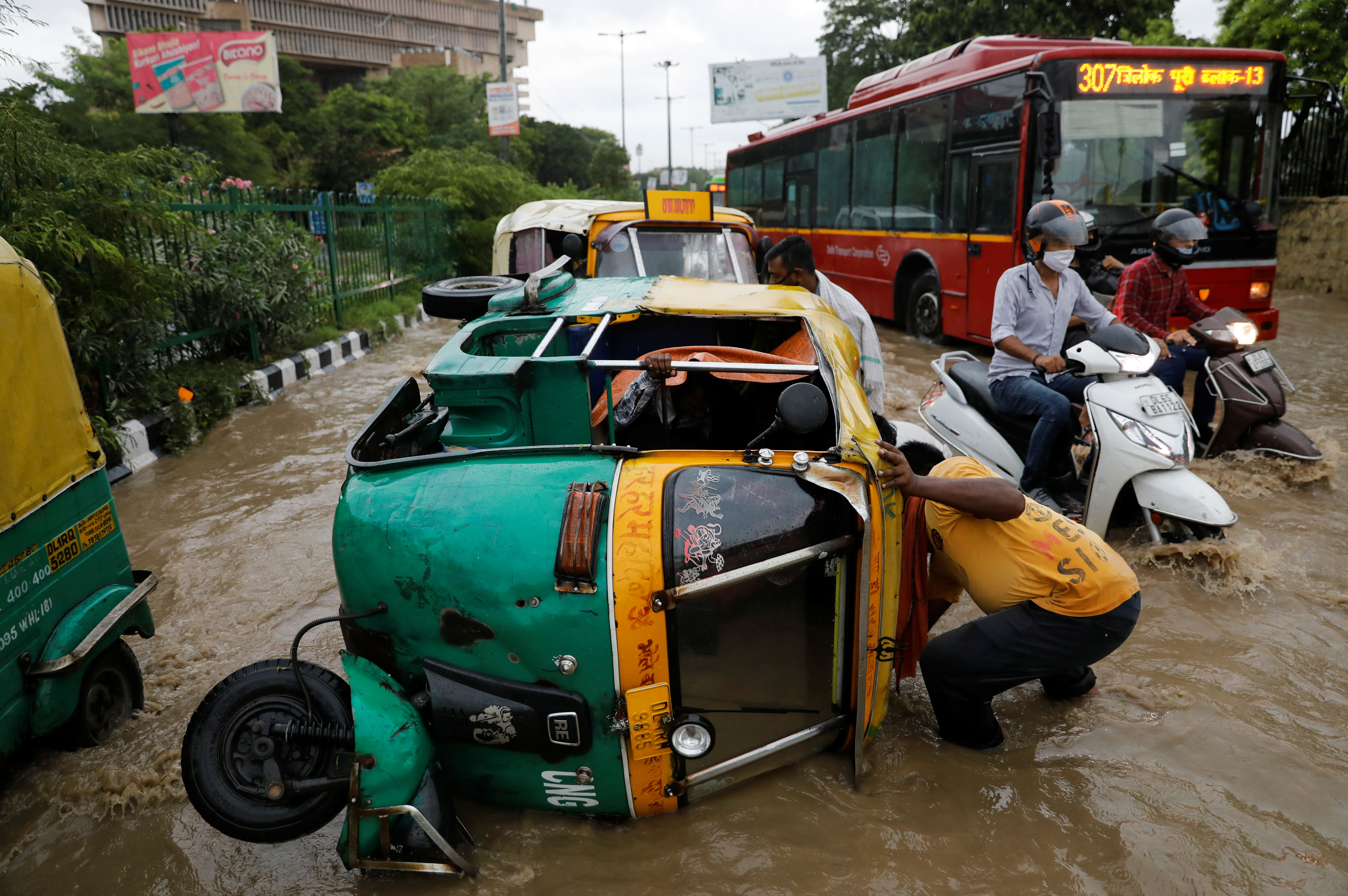 Figure 1. Rainstorm hit New Delhi, India on August 19, 2020. Retrieved from https://www.360kuai.com/pc/918da663de00bbc05?cota=3&kuai_so=1&sign=360_57c3bbd1&refer_scene=so_1. Accessed 21 February 2023.