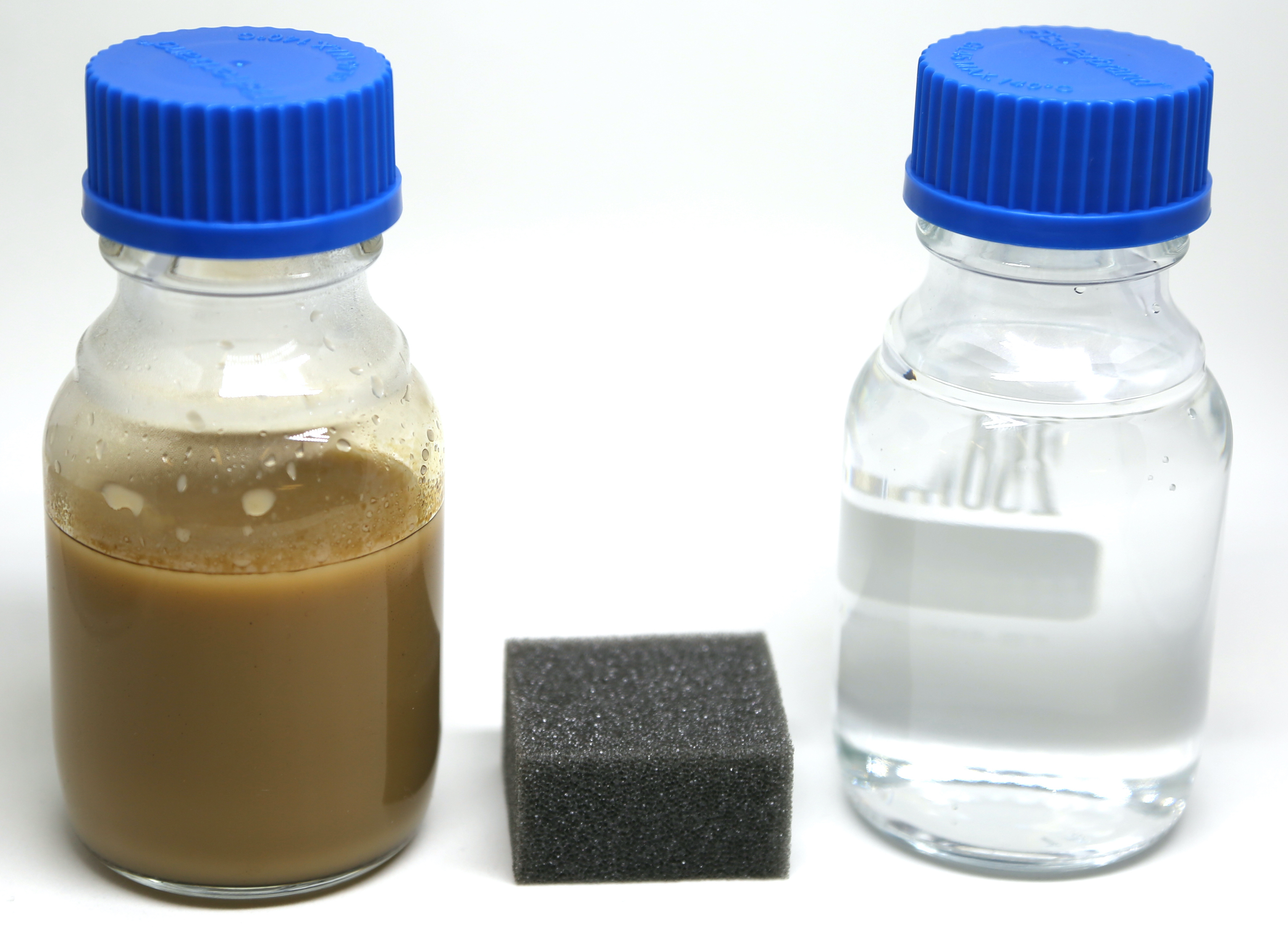 Oily wastewater before and after separation with sponge.