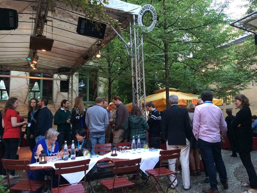 Thanks to the good weather, the networking evening took place outdoors.
