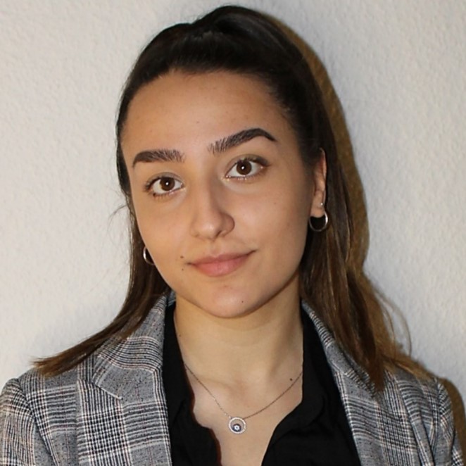 Portrait photo Selin Tüzüner