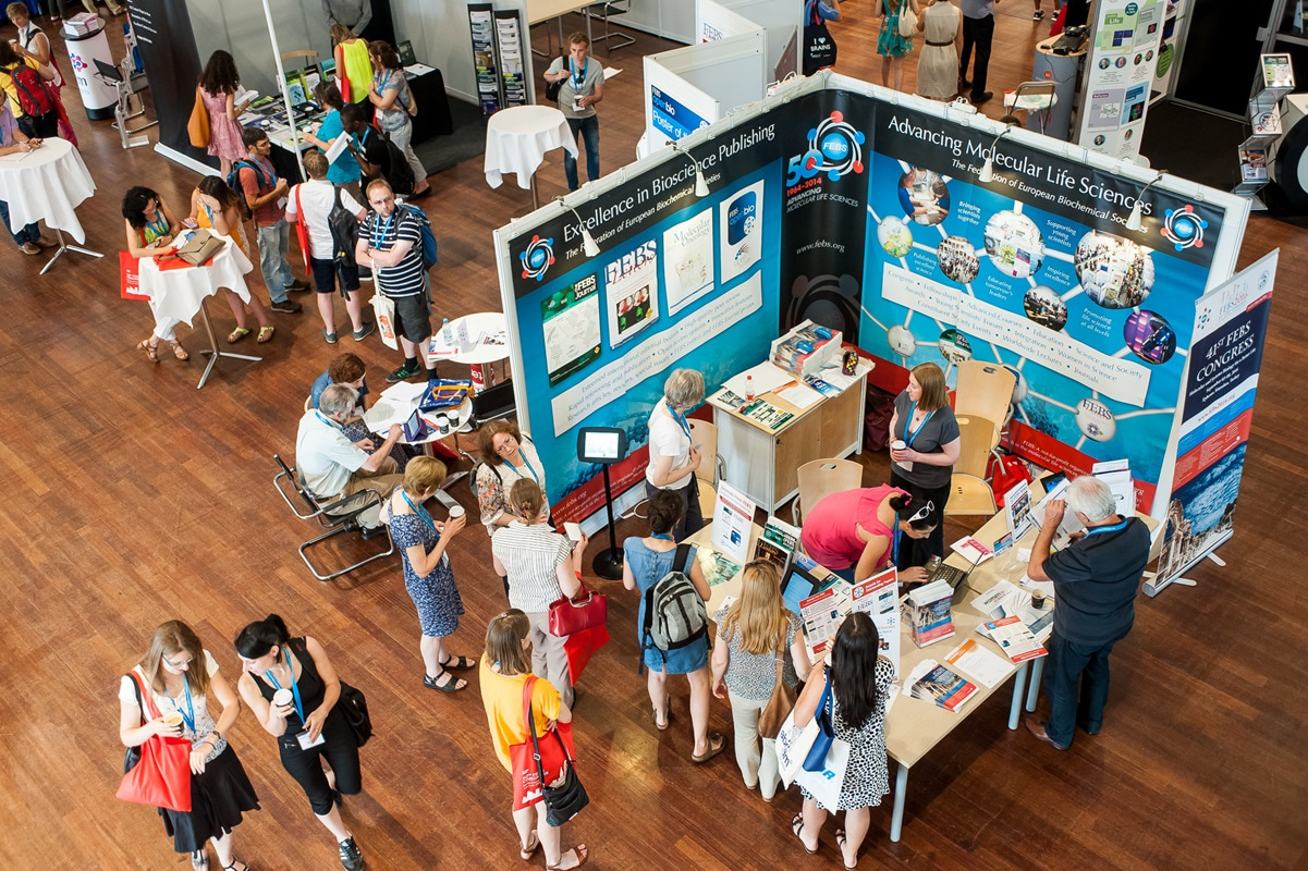 Lively rush at the FEBS stand within the industrial exhibition.