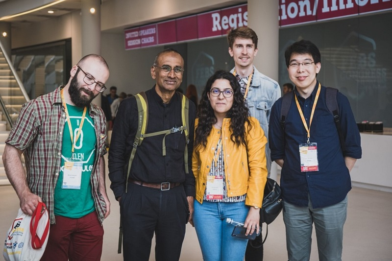 Group photo showing Congress speaker Venki Ramakrishnan with young Congress participants standing next to him.