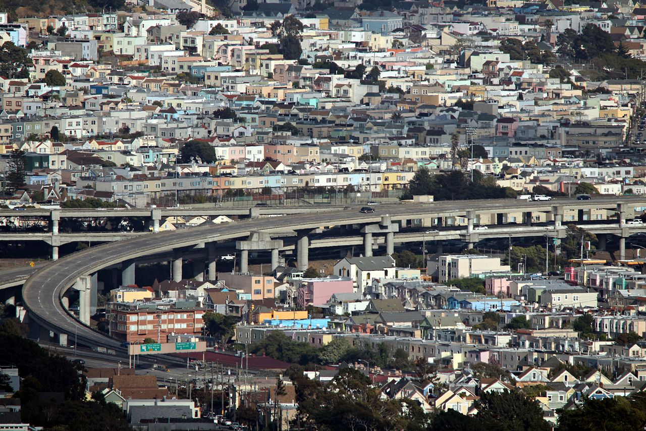 Freeway and residential neighborhoods in San Francisco. Wikimedia Commons Image Author credit: Basil D Soufi
