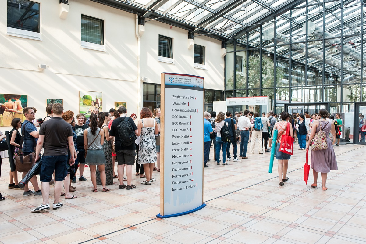 Registration of conference participants on the opening day.