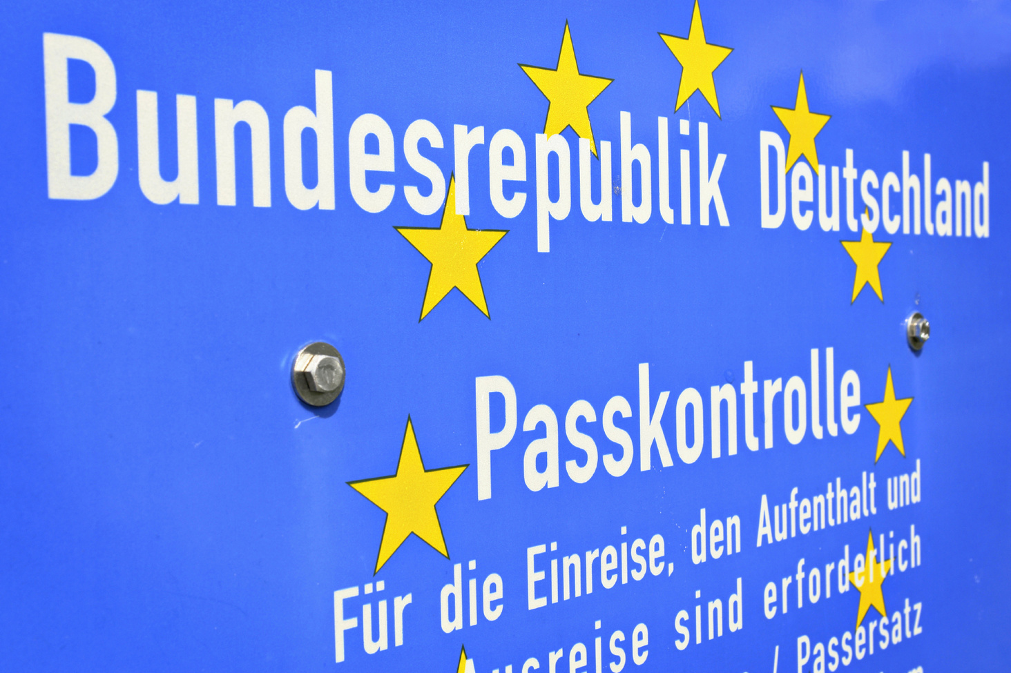 Application Process Streamlined for Employment and Family Reunion Visas