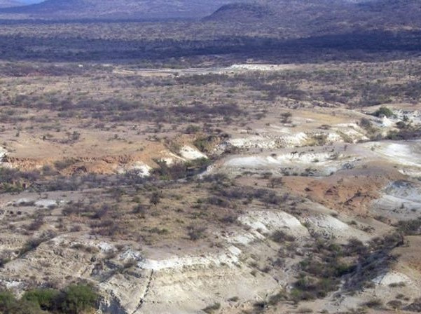 The onset of human innovation, social networks, and the use of color