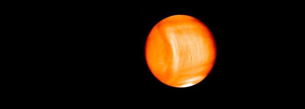 Deciphering the giant mountain waves on Venus