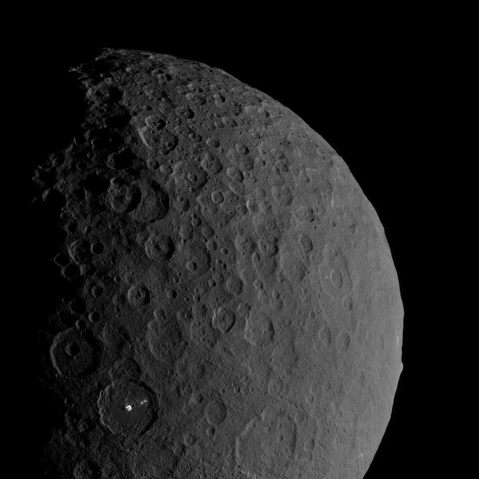 Ice volcanoes in the asteroid belt
