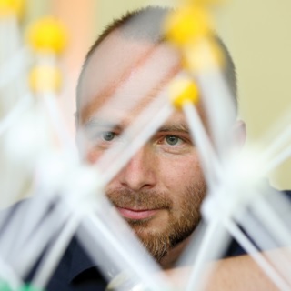 Go to the profile of Levente Tapaszto