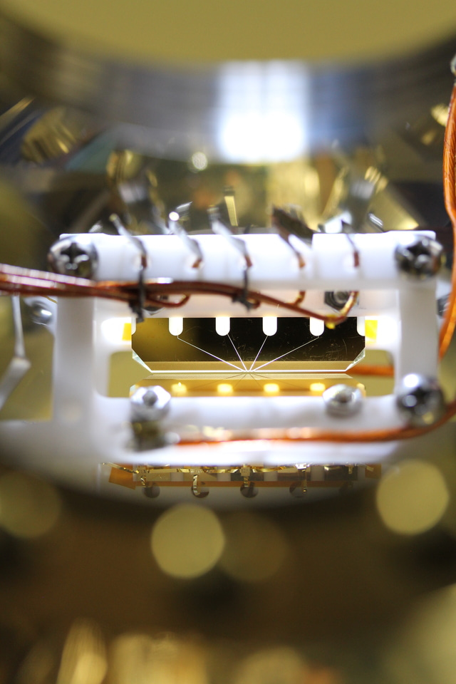 Scrambling Qubits and Simulating Black Holes