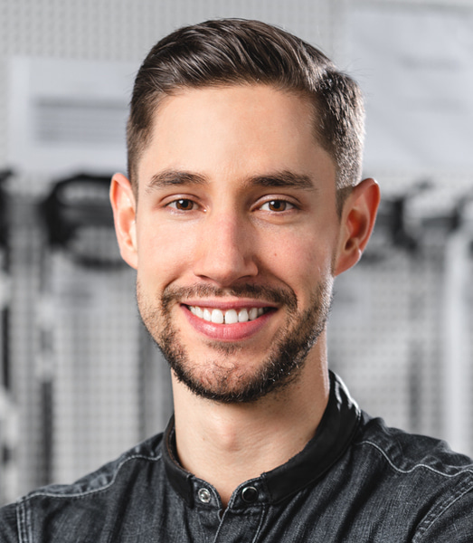 Go to the profile of Yoann Stussi