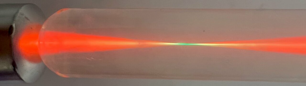 Nanoplatelets now shine brightly two colors