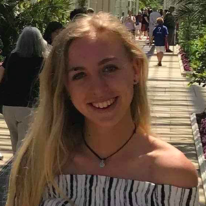 Go to the profile of Alessandra Peters