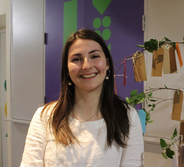 Go to the profile of Anna May