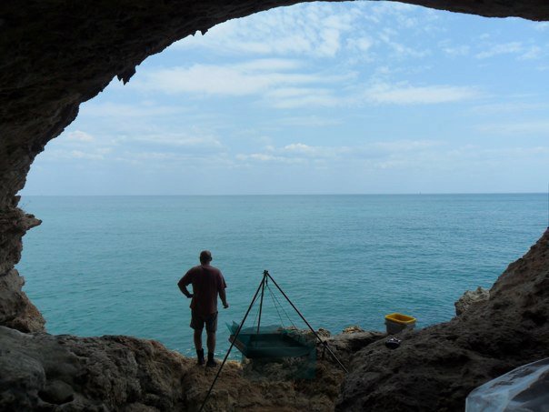 Digging Up Neanderthals in Paradise