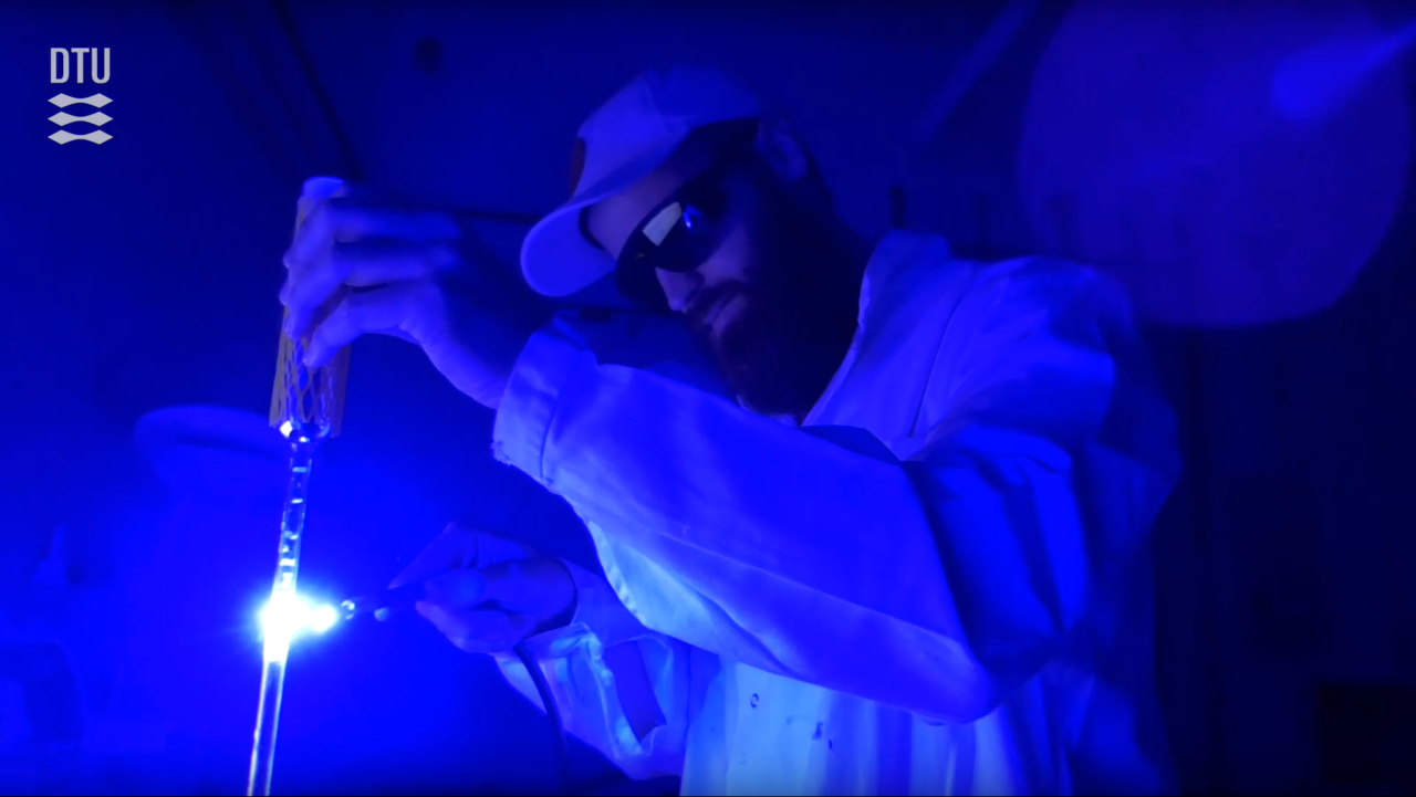 Water-based non-toxic MRI contrast agents