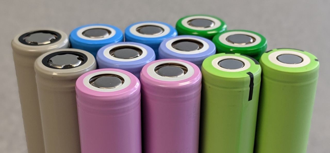 Reversible Voiding Transformations in Battery Nanocrystals