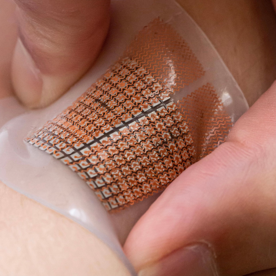 Stretchable ultrasonic patch for cardiovascular health monitoring in deep tissue
