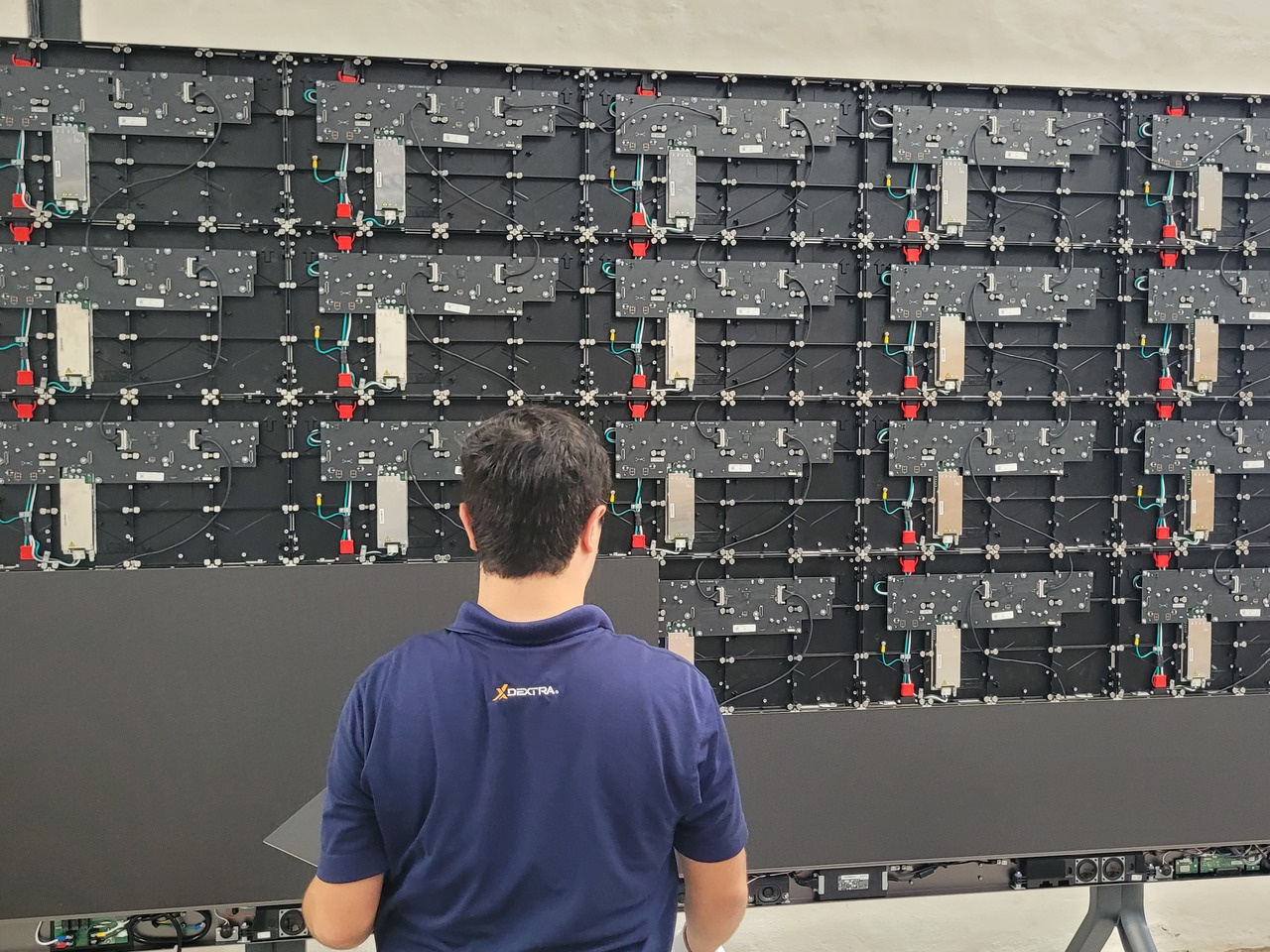 No es lo mismo "Todo en uno" a que "todo está en uno"