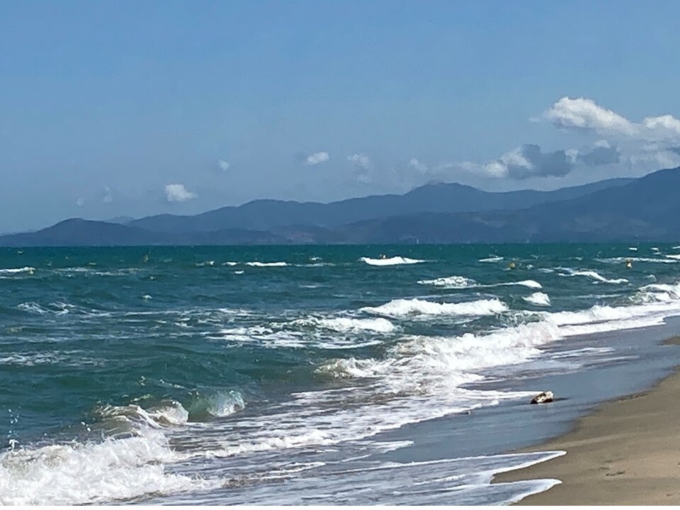 Sea level along the world’s coastlines can be measured by a network of virtual altimetry stations