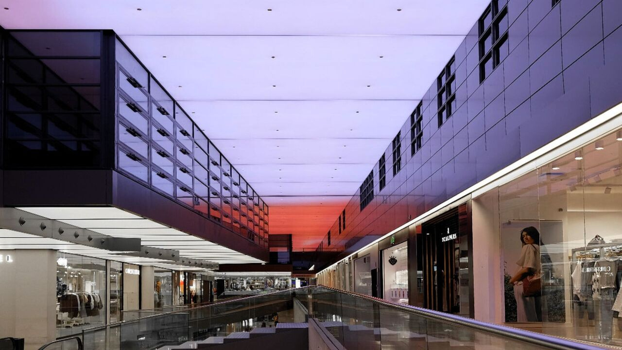 Immersive Digital Lighting Ceiling at L’Illa Diagonal: Innovation in Lighting Design