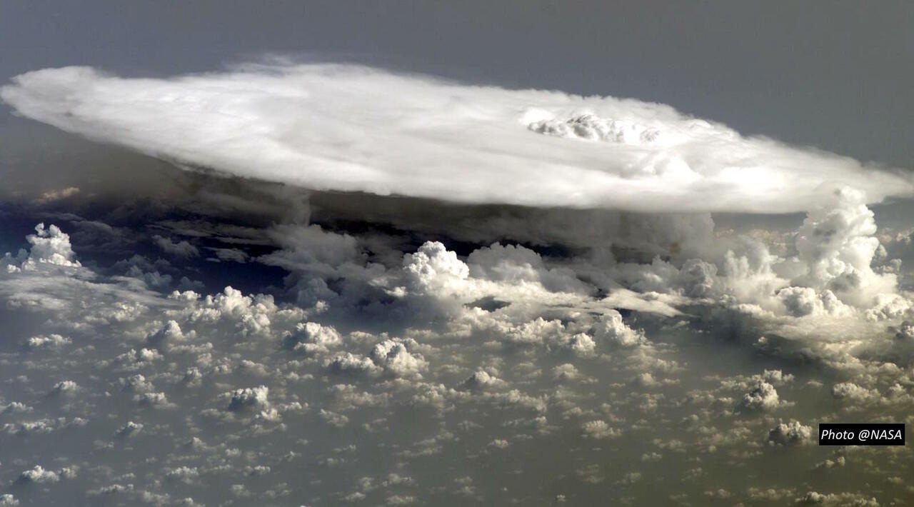 Clear-sky control of anvil clouds in response to increased carbon dioxide, surface warming or volcanic eruptions