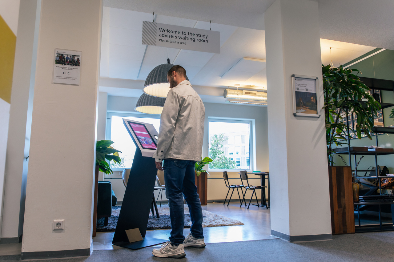 Case study: Study advisors at University of Amsterdam manage student appointments with check-in kiosk