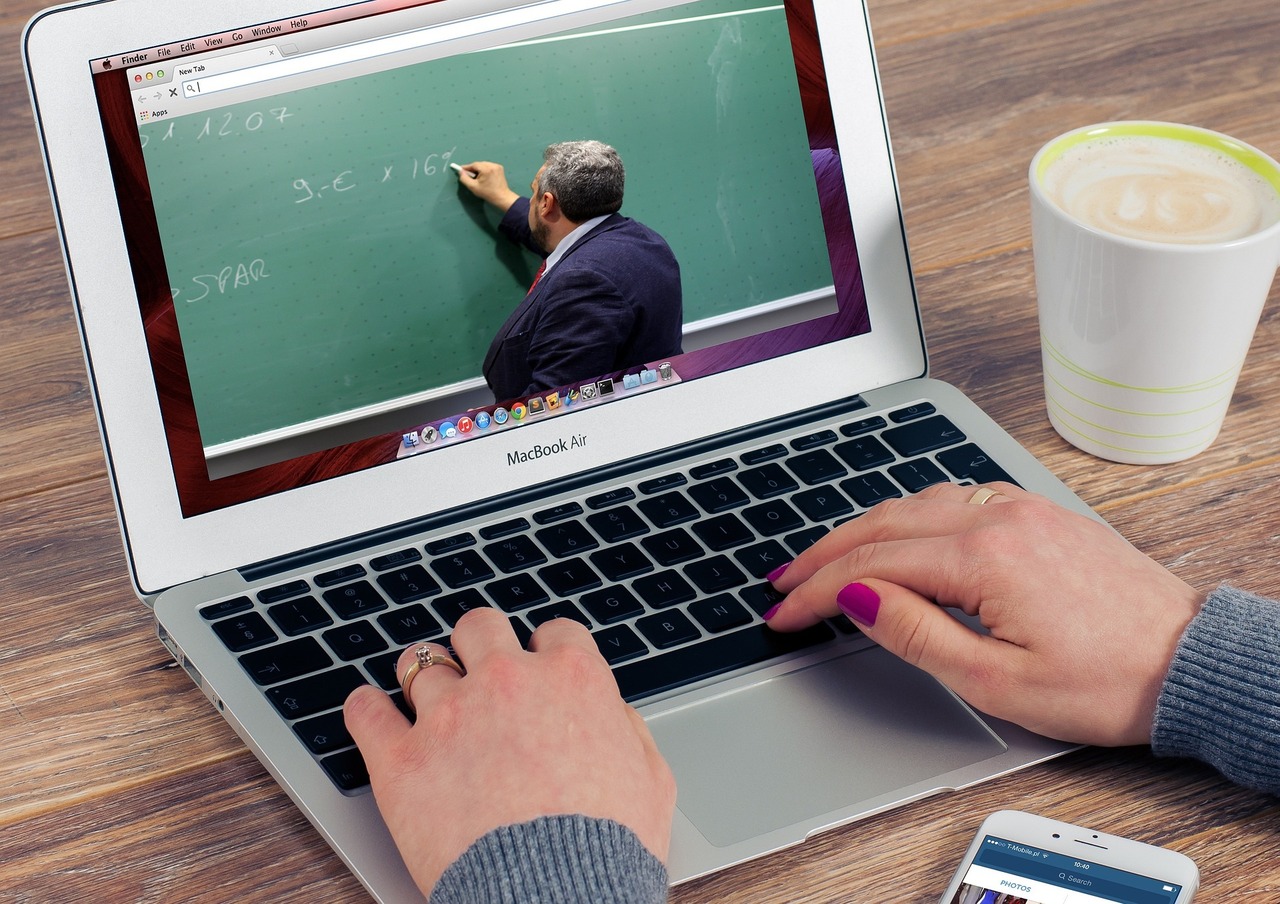 Revolutionizing Learning Through Digital Tools: Maximizing the Impact of Pupil Practice