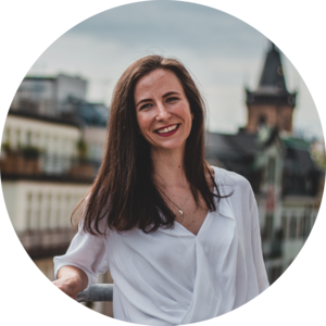 Go to the profile of Lara