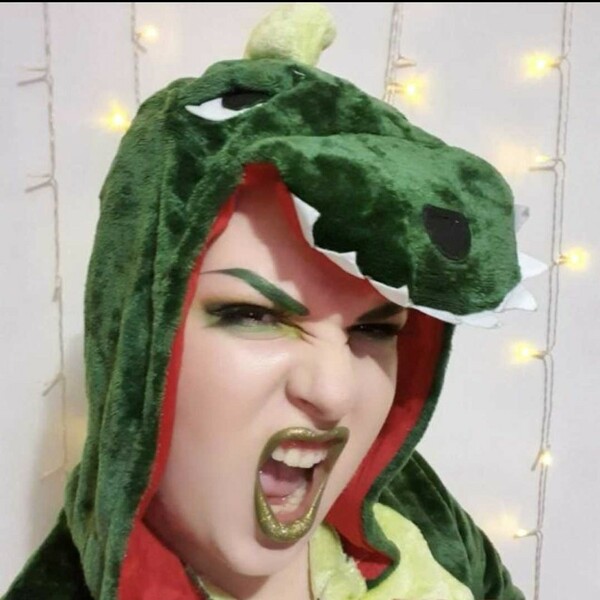 Go to the profile of Riven Alyx Buckley